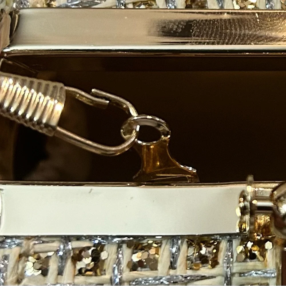 Elegant Handbag Clutch Purse with shiny Gold handle chain clasp - Picture 7 of 16